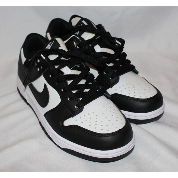 NIKE WOMEN'S SB DUNK LOW PRO BLACK WHITE SNEAKERS NIB - Picture 2 of 7